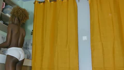 sexxy online show from October 1, 2025, 4:35 pm