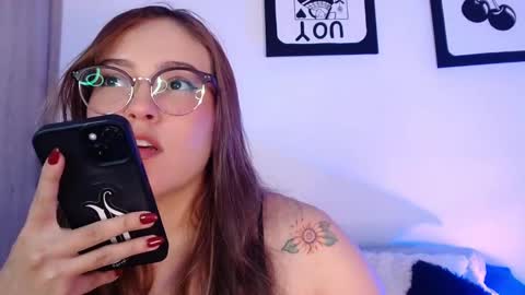 LANAindependent model online show from September 18, 2025, 7:10 am