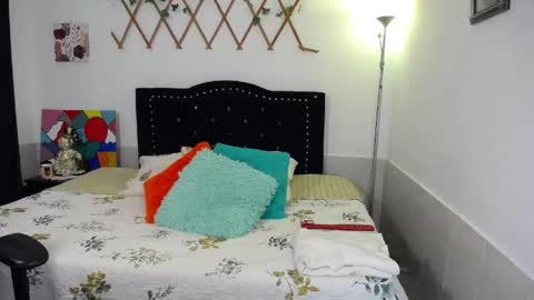 Valeria  online show from April 13, 2026, 5:40 pm