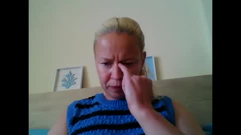 naughtyjennyblondeuk online show from April 26, 2026, 4:48 pm