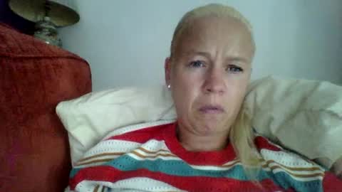 naughtyjennyblondeuk online show from July 24, 2026, 5:44 pm