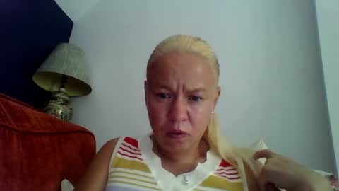 naughtyjennyblondeuk online show from July 25, 2026, 3:31 pm