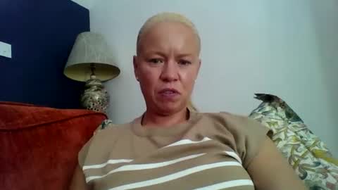 naughtyjennyblondeuk online show from July 28, 2026, 2:24 pm