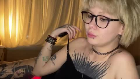 NaughtyLayla666 online show from May 30, 2026, 6:05 pm