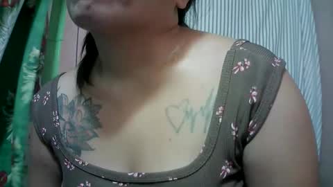 naughtymom_33 online show from April 28, 2026, 4:06 am