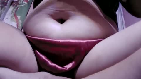 naughtymom_33 online show from May 9, 2026, 1:22 am