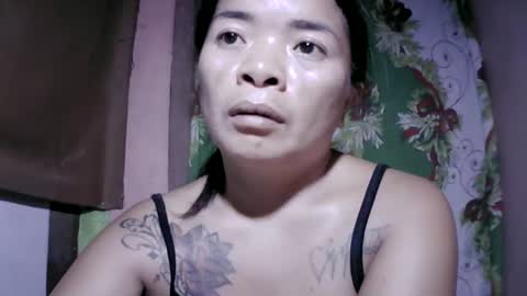 naughtymom_33 online show from May 15, 2026, 9:33 pm