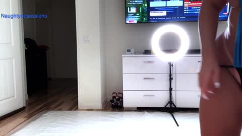 Snapshot of naughtyobsessions chatting on October 6, 2025, 10:07 pm Aphroditecall me A for short online show from October 6, 2025, 10:07 pm