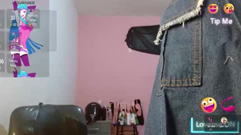 Snapshot of naughtyplayass chatting on December 18, 2024, 6:35 pm naughtyplayass online show from December 18, 2024, 6:35 pm