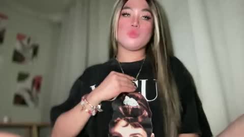 Rose Wilson online show from December 2, 2024, 1:46 pm