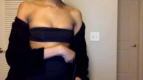 Nayomi Norma online show from July 27, 2026, 4:41 am