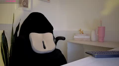Hellen online show from July 13, 2026, 7:49 pm