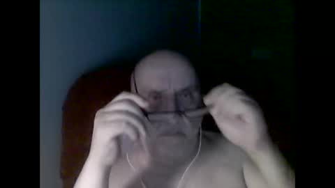 Snapshot of needlesslove chatting on November 17, 2025, 12:05 am Tom online show from November 17, 2025, 12:05 am