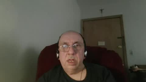 Snapshot of needlesslove chatting on June 14, 2026, 9:39 pm Tom online show from June 14, 2026, 9:39 pm
