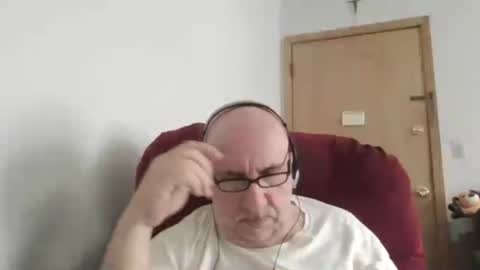 Snapshot of needlesslove chatting on June 20, 2026, 9:06 pm Tom online show from June 20, 2026, 9:06 pm