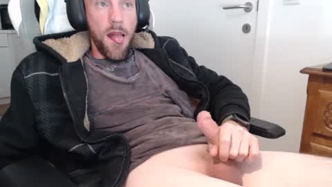 needyoujust online show from September 24, 2025, 12:14 am