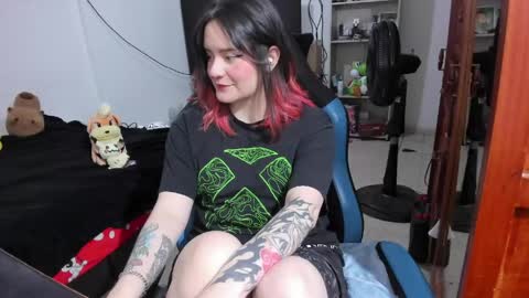 Geek Nicole    im Neeko UwU online show from April 26, 2026, 6:38 pm