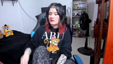 Geek Nicole    im Neeko UwU online show from May 9, 2026, 4:01 pm