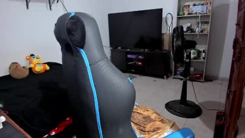 Geek Nicole    im Neeko UwU online show from May 20, 2026, 4:02 pm