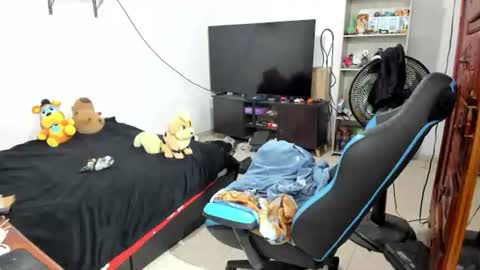 Geek Nicole    im Neeko UwU online show from June 18, 2026, 11:47 am