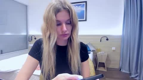 Snapshot of neighbours_love chatting on December 13, 2024, 4:49 pm neighbours_love online show from December 13, 2024, 4:49 pm