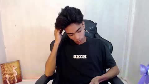 neil_asian69 online show from February 16, 2026, 12:34 pm