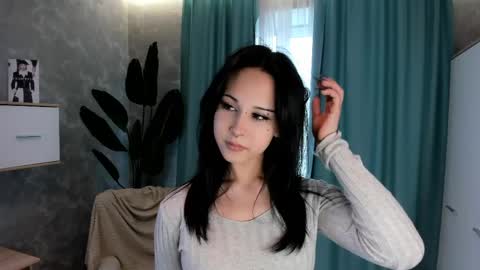Snapshot of nelliefoster chatting on May 26, 2026, 1:40 pm Alisa online show from May 26, 2026, 1:40 pm