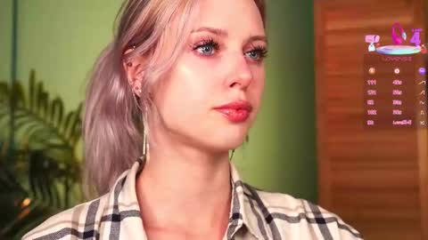 Snapshot of nelly_carroll chatting on September 10, 2025, 6:08 pm I am Nelly3 online show from September 10, 2025, 6:08 pm