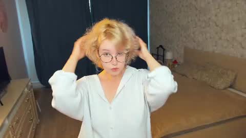 nelly_gloss online show from June 10, 2026, 8:46 am