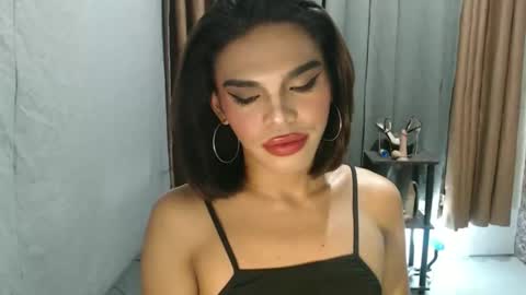 neomi online show from April 18, 2026, 3:27 pm