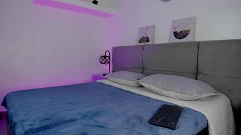  NeoRaptis  jhonatan  online show from December 2, 2024, 8:00 pm