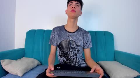  NeoRaptis  jhonatan  online show from December 17, 2024, 8:21 pm