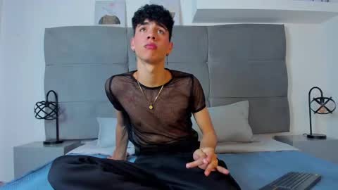  NeoRaptis  jhonatan  online show from February 4, 2025, 8:28 pm