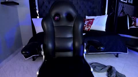 nerida_ online show from November 20, 2025, 9:36 pm