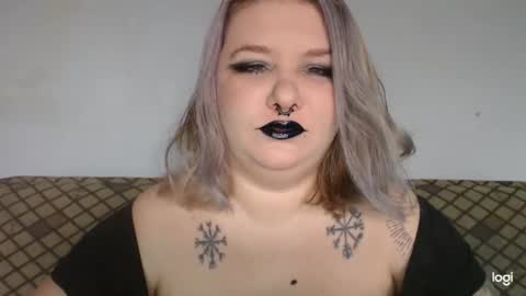 Snapshot of neriphine chatting on September 12, 2025, 9:42 am Neriphine online show from September 12, 2025, 9:42 am