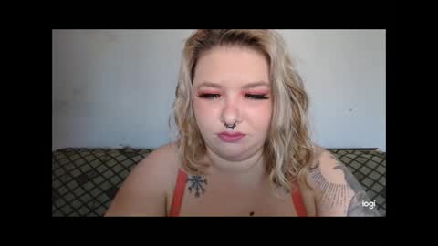 Snapshot of neriphine chatting on October 17, 2025, 10:18 am Neriphine online show from October 17, 2025, 10:18 am