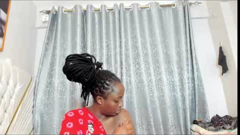 Snapshot of netfux_and_chill chatting on June 11, 2026, 11:30 am netfux_and_chill online show from June 11, 2026, 11:30 am