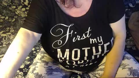 Lilly  online show from February 1, 2025, 5:49 am