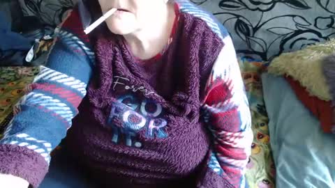 Snapshot of new_milf chatting on April 17, 2026, 2:42 pm Lilly online show from April 17, 2026, 2:42 pm