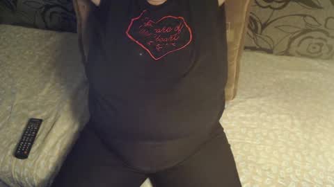 Snapshot of new_milf chatting on April 25, 2026, 5:54 pm Lilly online show from April 25, 2026, 5:54 pm
