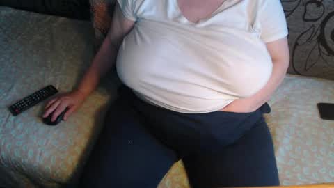 Snapshot of new_milf chatting on May 2, 2026, 4:01 pm Lilly online show from May 2, 2026, 4:01 pm