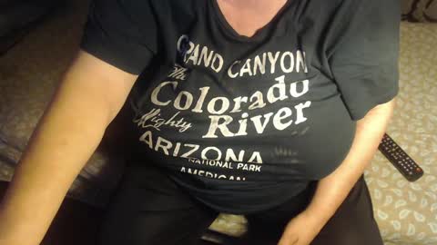 Snapshot of new_milf chatting on May 31, 2026, 2:20 am Lilly online show from May 31, 2026, 2:20 am