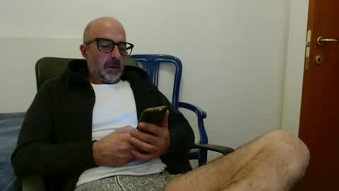 simi online show from October 19, 2025, 4:24 am