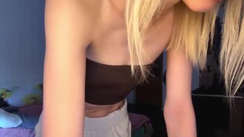 Snapshot of neweva_ chatting on July 26, 2026, 6:21 am neweva_ online show from July 26, 2026, 6:21 am