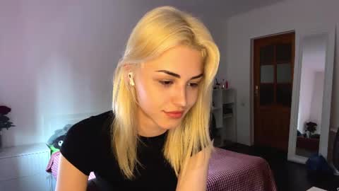 Snapshot of neweva_ chatting on July 28, 2026, 5:58 am neweva_ online show from July 28, 2026, 5:58 am