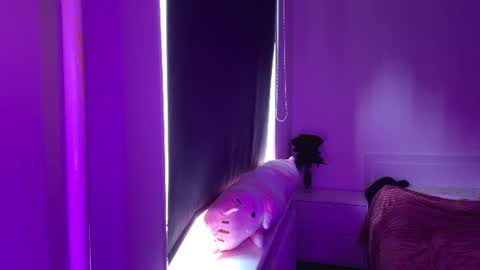 Snapshot of neweva_ chatting on July 29, 2026, 10:35 am neweva_ online show from July 29, 2026, 10:35 am