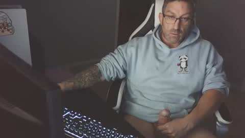 newevo online show from October 21, 2025, 3:29 am