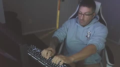 newevo online show from November 2, 2025, 3:25 pm