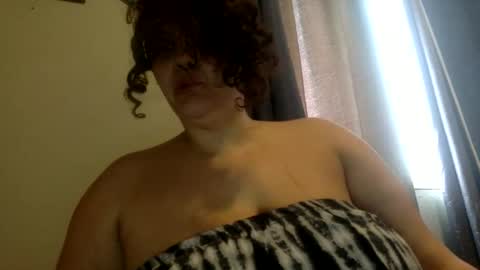 Snapshot of newfiebbw chatting on May 15, 2026, 8:27 pm Ms. Natural online show from May 15, 2026, 8:27 pm