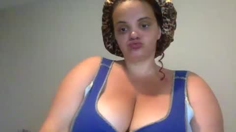 Snapshot of newfiebbw chatting on June 17, 2026, 10:00 pm Ms. Natural online show from June 17, 2026, 10:00 pm